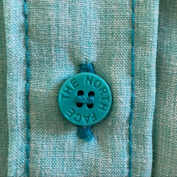 THE NORTH FACE • Aqua Blue Button Down Shirt - L - Picture 5 of 16